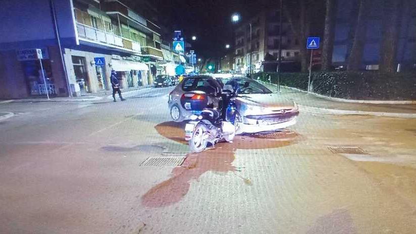 Via Giusti a Grosseto: nuovo incidente e sei lampioni ancora ko