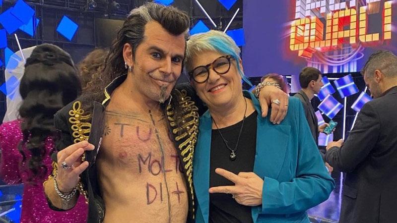 Grosseto, da commesso a star in televisione: Fulvio è “tale e quale” a Piero Pelù