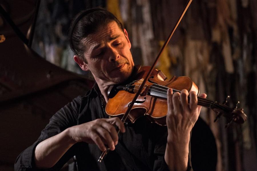Pontedera, muore a 56 anni maestro di violino: «Grazie per la bellezza e l’umanità che ci hai regalato»
