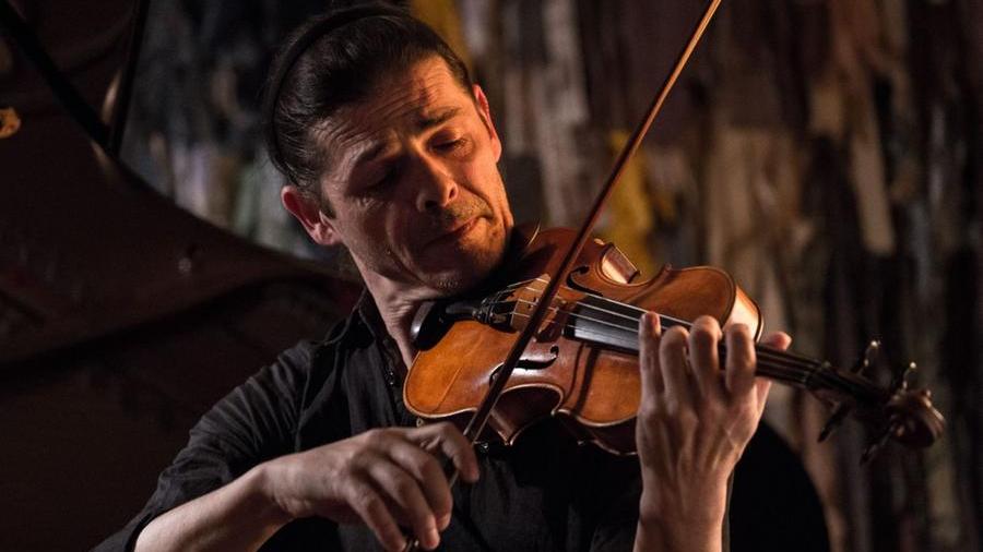 Pontedera, muore a 56 anni maestro di violino: «Grazie per la bellezza e l’umanità che ci hai regalato»