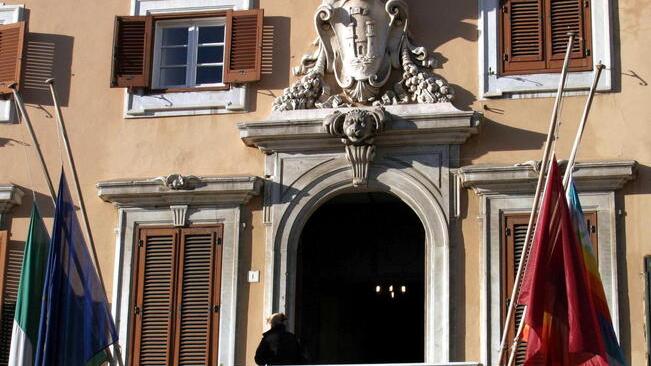 “Ha intascato 10mila euro di rette”. Dipendente del Comune di Livorno a processo per corruzione e truffa