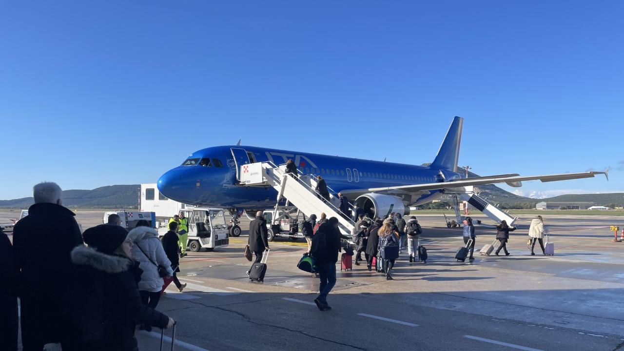 Aeroporto di Alghero, un accordo salva-estate