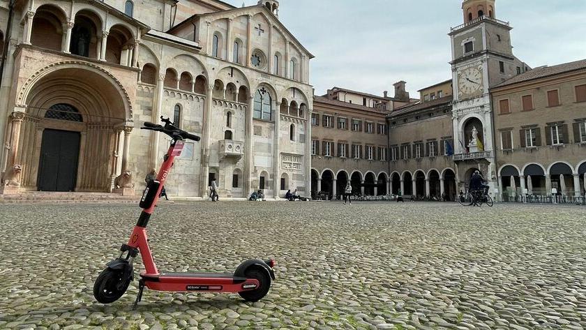 Monopattini a noleggio: a Modena 83mila corse