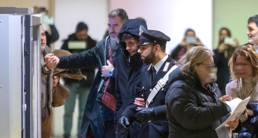 Caso Lucarelli-Apolloni, sentito l’ex compagno di squadra: «Ha visto il video che ci scagiona dallo stupro»
