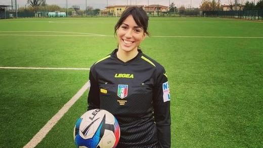Claudia, una laurea e il fischietto: «La mia sfida sui campi da calcio»