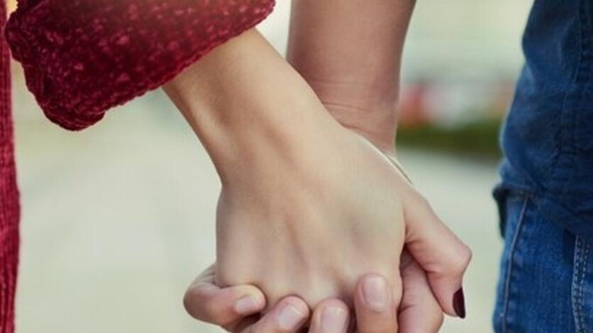 Il professore sta con la studentessa ma per il giudice: «È un amore vero»