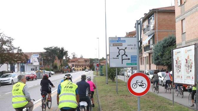 Travolto e multato: «L’auto è un’arma a Ferrara serve nuova mobilità»