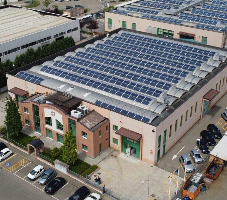 Marano. Il nuovo macchinario capace di “mangiare” le bottiglie di plastica 