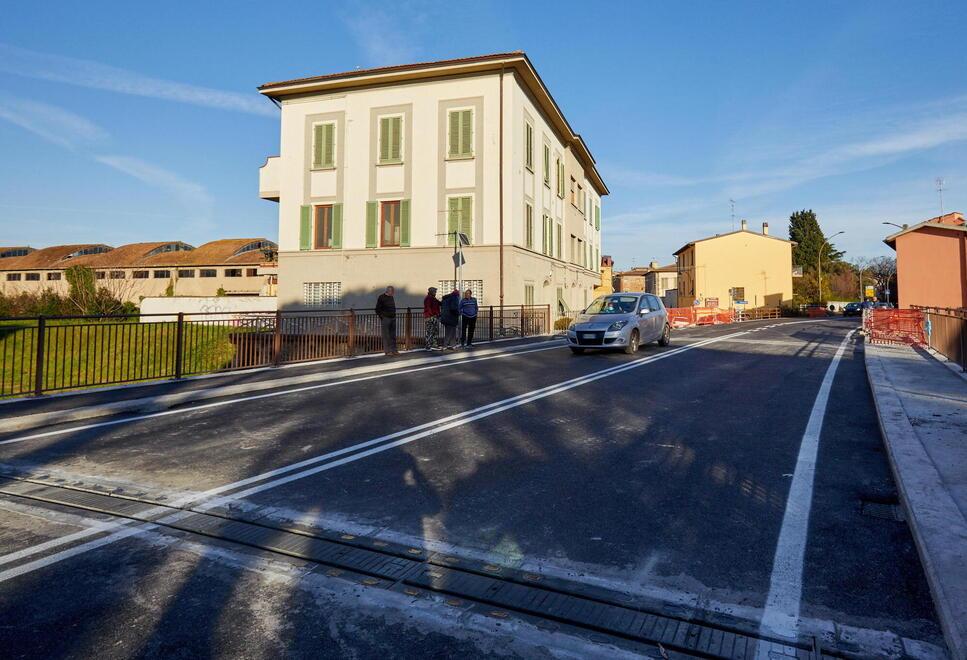 Empoli, ecco il “nuovo” ponte sul fiume Orme. Riaperto (tutto) dopo quasi tre anni