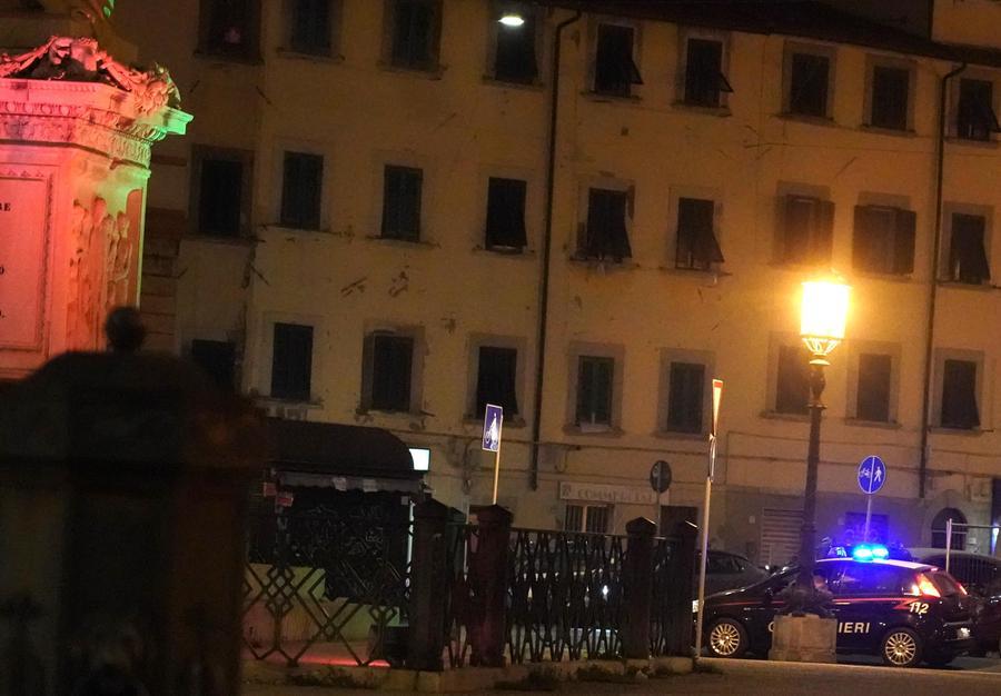 
	Una pattuglia dei carabinieri in piazza della Repubblica (foto d'archivio)

