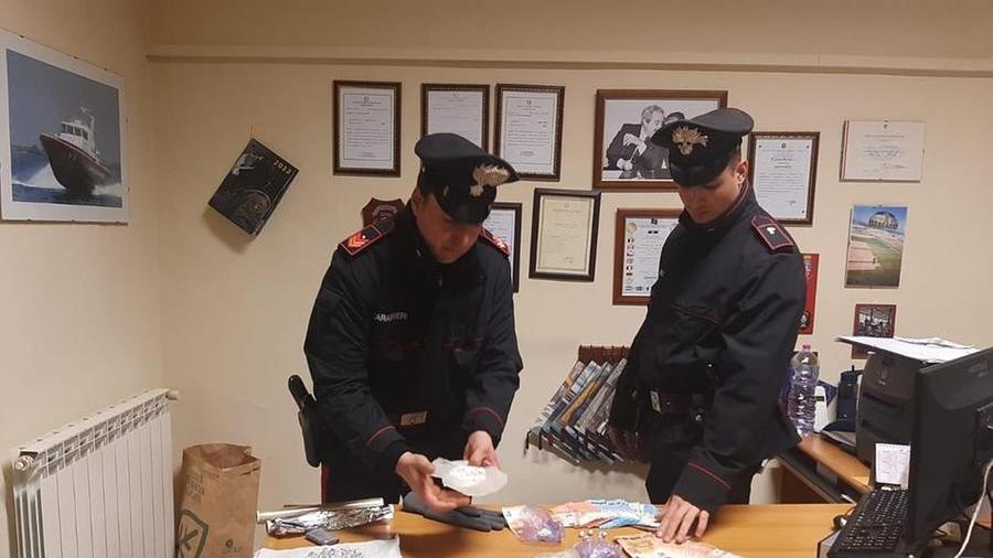 Quasi 9mila euro in contanti e 150 grammi di cocaina: 50enne arrestato a Empoli