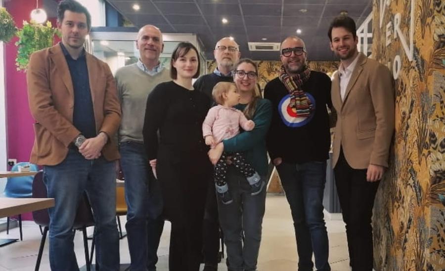 
	La famiglia Campazzi insieme all'amministrazione comunale e ai rappresentanti delle associazioni di categoria&nbsp;

