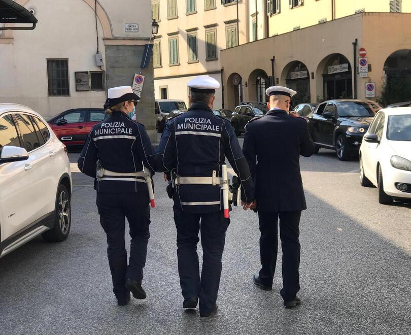 Prato, la polizia municipale assume: ci sono sei posti da istruttore