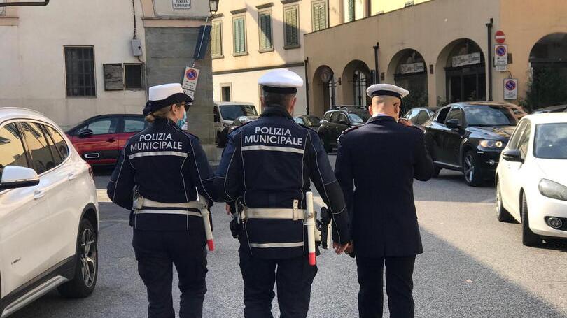Prato, la polizia municipale assume: ci sono sei posti da istruttore
