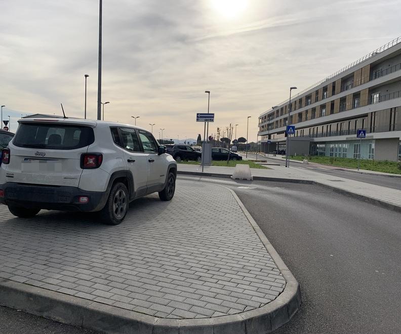 Grosseto, sosta selvaggia al Misericordia: prime mosse per mettere ordine