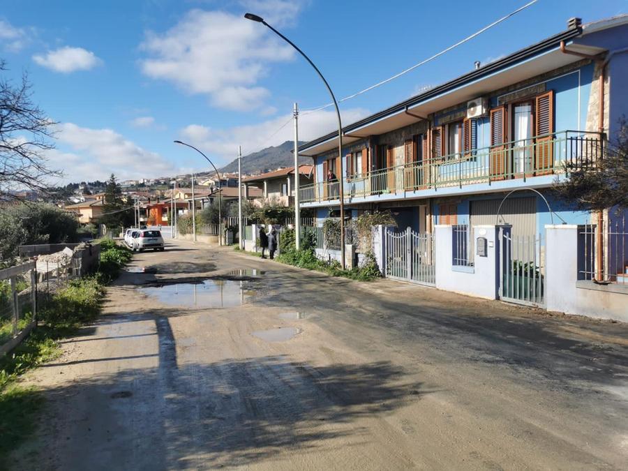 
	Stamane 1 febbraio sulla strade le tracce dell'incendio che ha distrutto l'auto del sindaco

