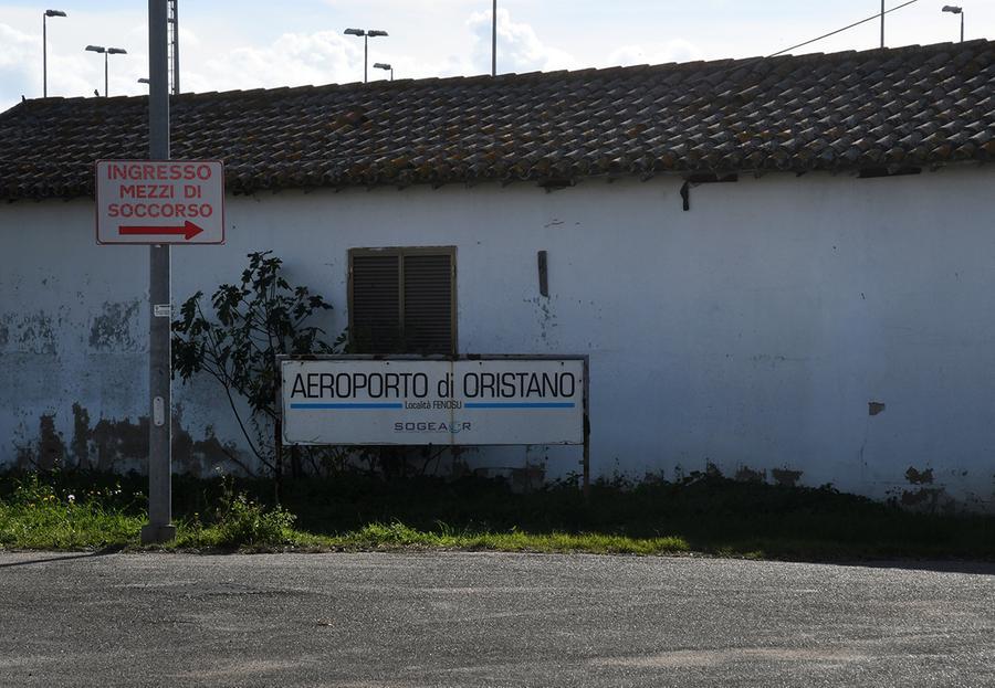 
	L'ingresso dell'aeroporto, qualche anno fa

