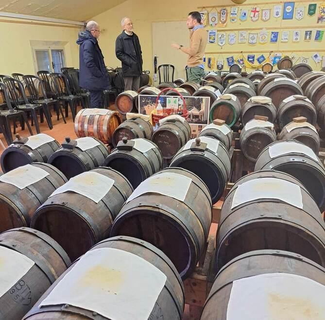 Castelfranco. Lo scrittore Usa e il fisico in acetaia «Conquistati dal Balsamico» 