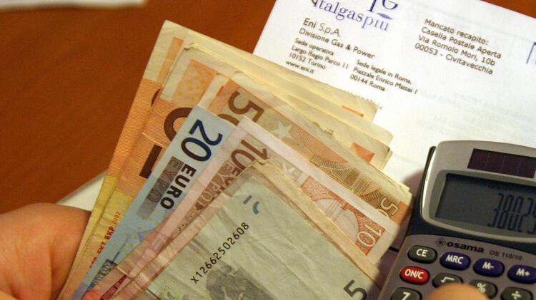 In Sardegna le bollette più care d’Italia: +1789 euro a famiglia