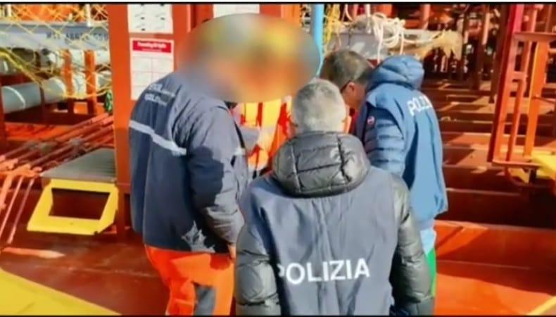 Arrestato scafista: avrebbe nascosto in una nave libica tre immigrati marocchini