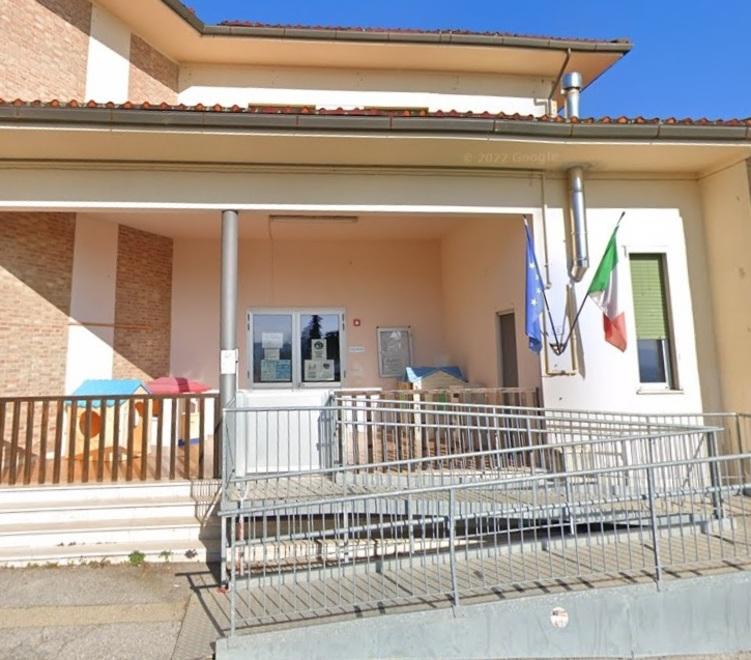 L’edificio che ospita l’asilo di Chianni quest’anno rimasto chiuso a causa del basso numero di bambini iscritti