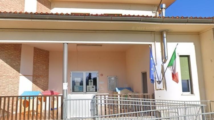 L’edificio che ospita l’asilo di Chianni quest’anno rimasto chiuso a causa del basso numero di bambini iscritti