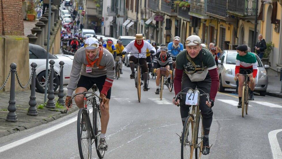 Si sfidarono in 19 sui velocipedi. Nacque così la Firenze-Pistoia