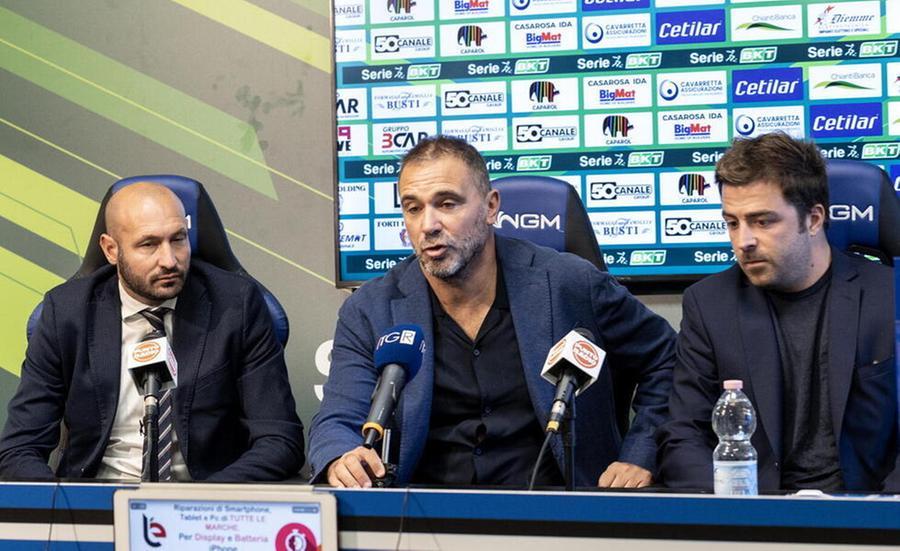 
	Da sinistra: Claudio Chiellini, mister Luca D'Angelo e Giovanni Corrado

