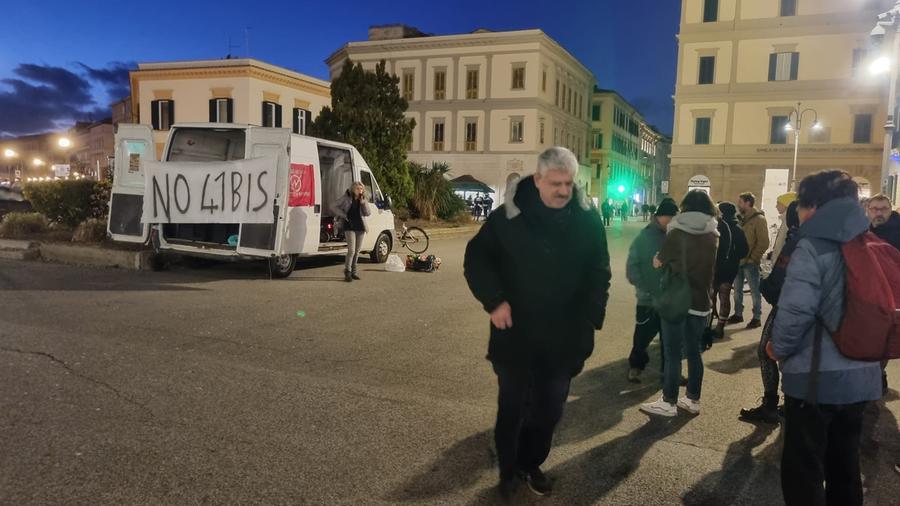 Il furgone in piazza Cavour