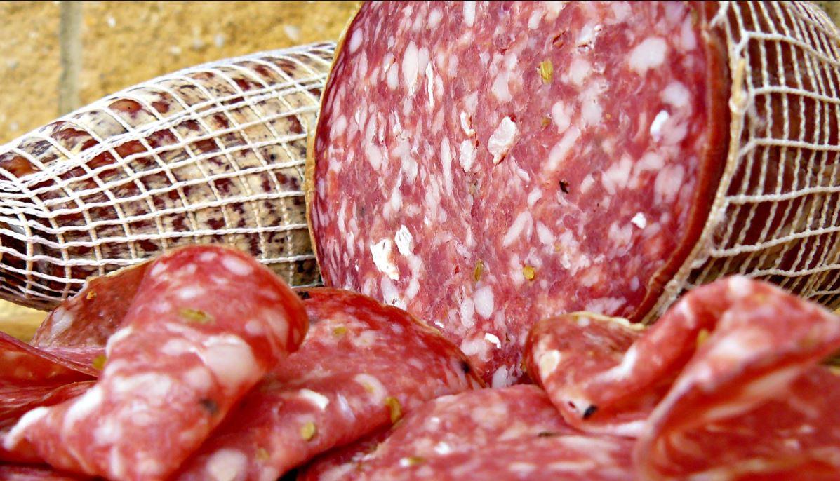 Che salami quelli di Facebook: «La finocchiona è un’offesa»