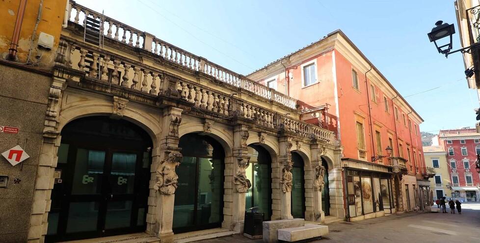 Carrara, salviamo i palazzi storici: per due c’è una chance