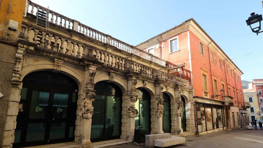 Carrara, salviamo i palazzi storici: per due c’è una chance
