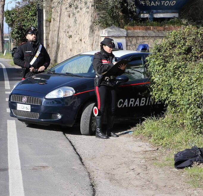 Accoltellato in strada dopo una lite, è grave un 35enne