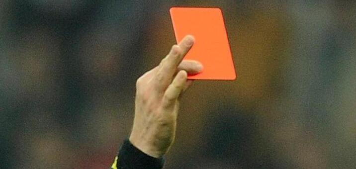 Offese sessiste all’arbitra, maxisqualifica per un dirigente calcistico