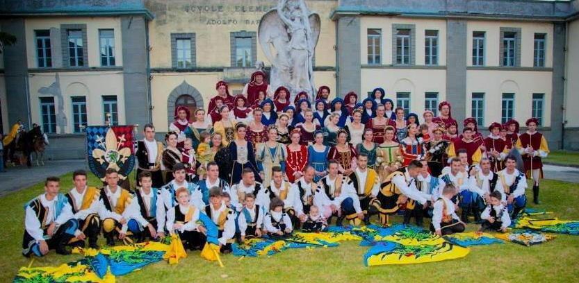 Esibizione nelle vie di Pechino del Gruppo storico Fivizzano 