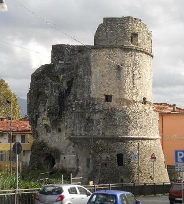 Torre di Castruccio La Pro Loco Avenza promuove il restauro