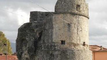 Torre di Castruccio La Pro Loco Avenza promuove il restauro