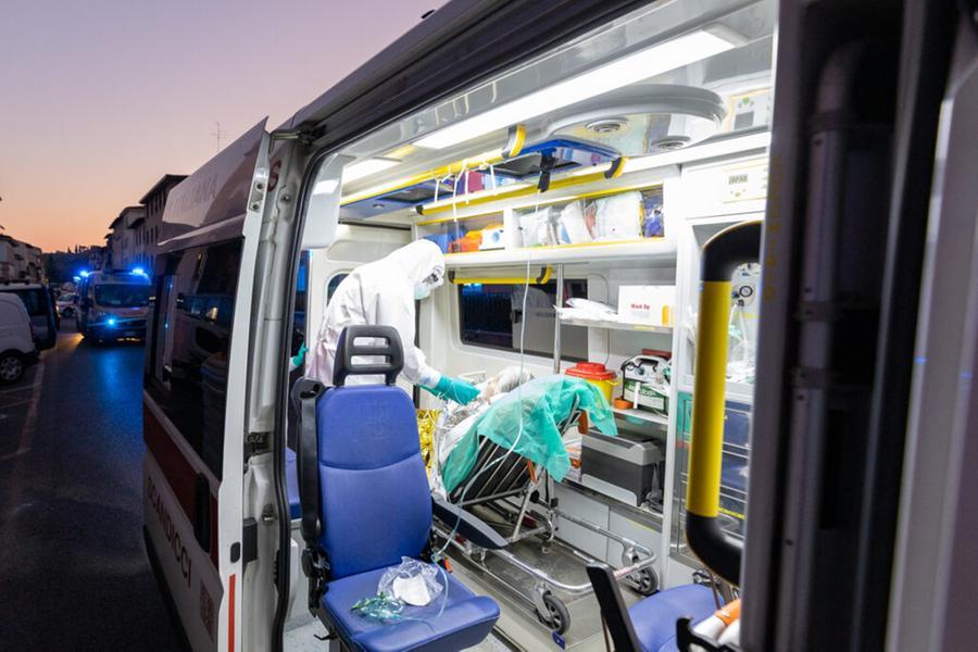 Imprenditore di 65 anni trovato morto all’autogrill