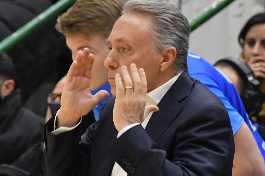 Bucchi carica la Dinamo: «Dobbiamo tornare a vincere in trasferta»