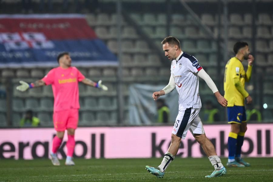 
	Rog lascia il campo per il doppio giallo, su errore clamoroso dell'arbitro

