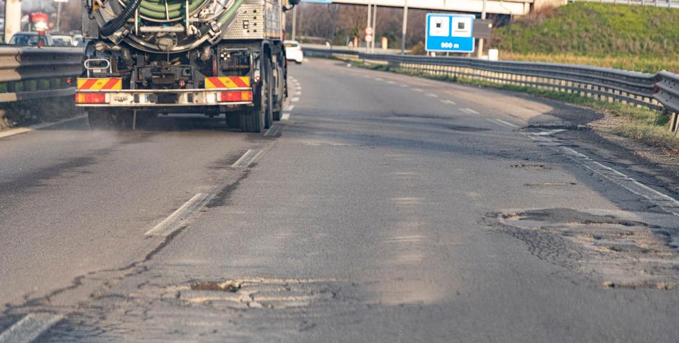 Modena-Sassuolo piena di buche Costi: «Manutenzione urgente»