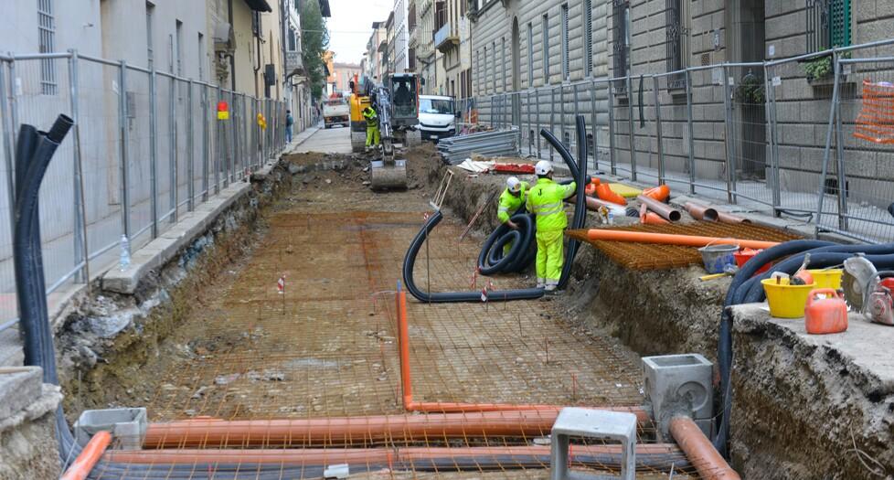 Lavorazioni nell’ultimo tratto di via Cavour prima dello smontaggio del cantiere