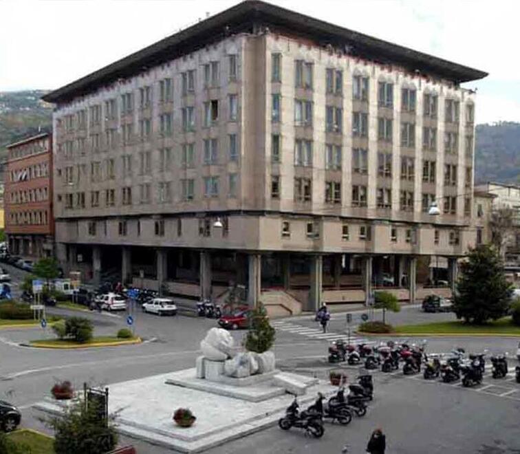 Terremoto in giunta a Massa: scongiurato l’azzeramento ma Forza Italia si prende un assessore