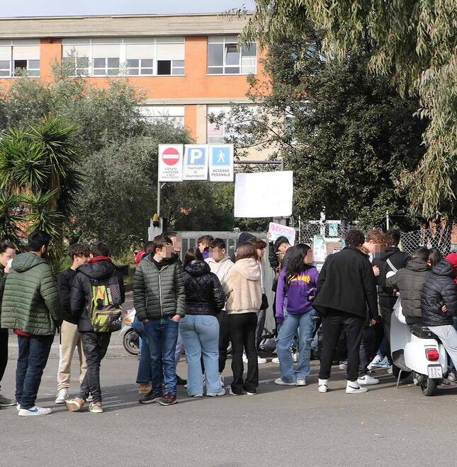 Gli studenti durante la protesta