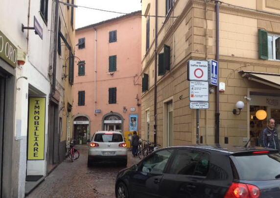 Il varco in piazza Santa Maria