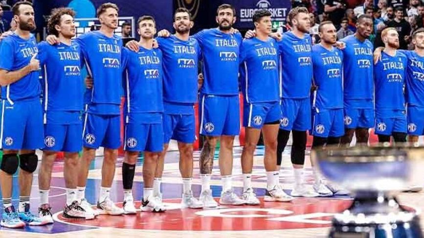 La nazionale azzurra di basket che a Livorno si giocherà il pass per i Mondiali