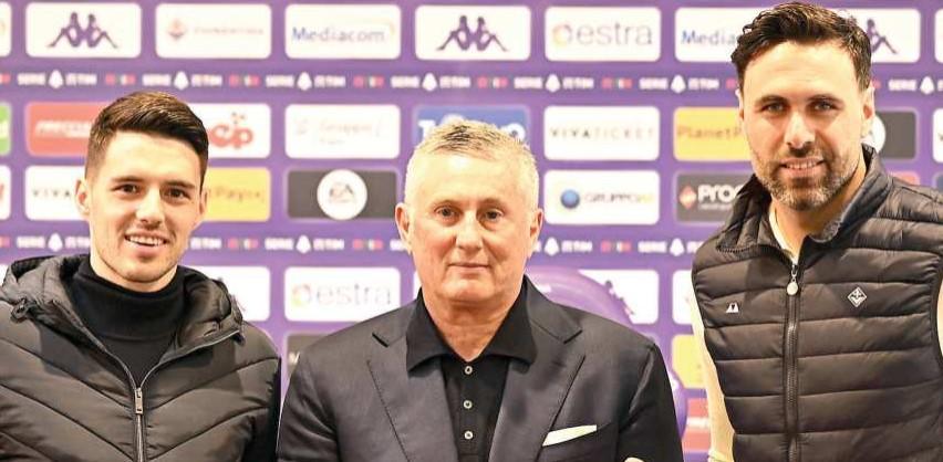 
	Josip Brekalo, il ds viola Daniele Prad&egrave; e Salvatore Sirigu (Foto ACF Fiorentina)


