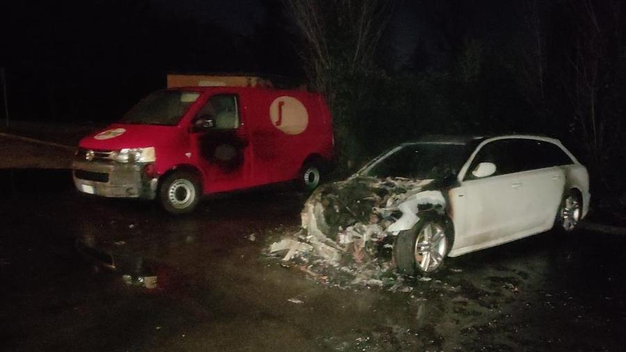 Casalgrande, incendio doloso a Veggia: indagano i carabinieri
