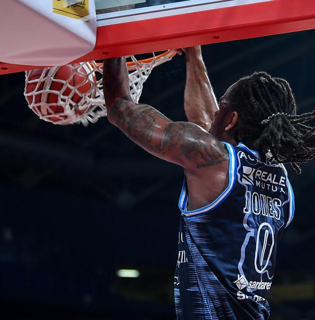 Dinamo supera l’Aquila e vola in zona playoff