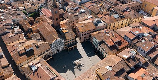 Una veduta dall’alto di piazza Farinata degli Uberti a Empoli
